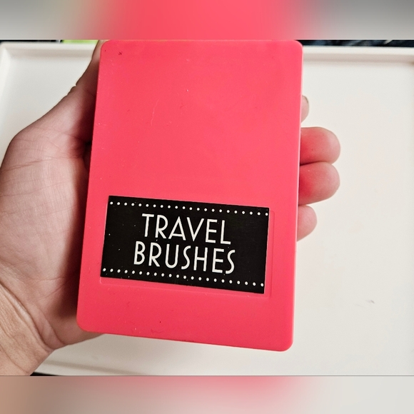 NWT COMPACT TRAVEL MAKEUP BRUSH SET: 3 BRUSHES + HARD SHELL CASE! - Picture 6 of 7